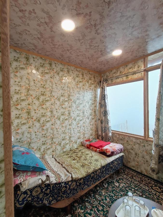 Hb Nancy Group Of Houseboats Srīnagar Exterior foto