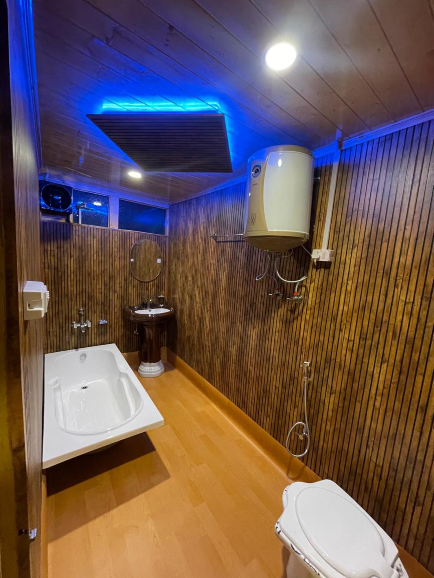Hb Nancy Group Of Houseboats Srīnagar Exterior foto